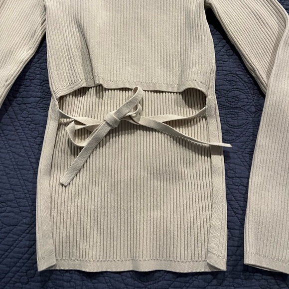 Aritzia ribbed cream backless sweater - Picture 4 of 5